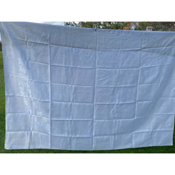 Vintage Bright White Subtle Floral Pattern Classic Tablecloth 85x76" - Picture 4 of 12